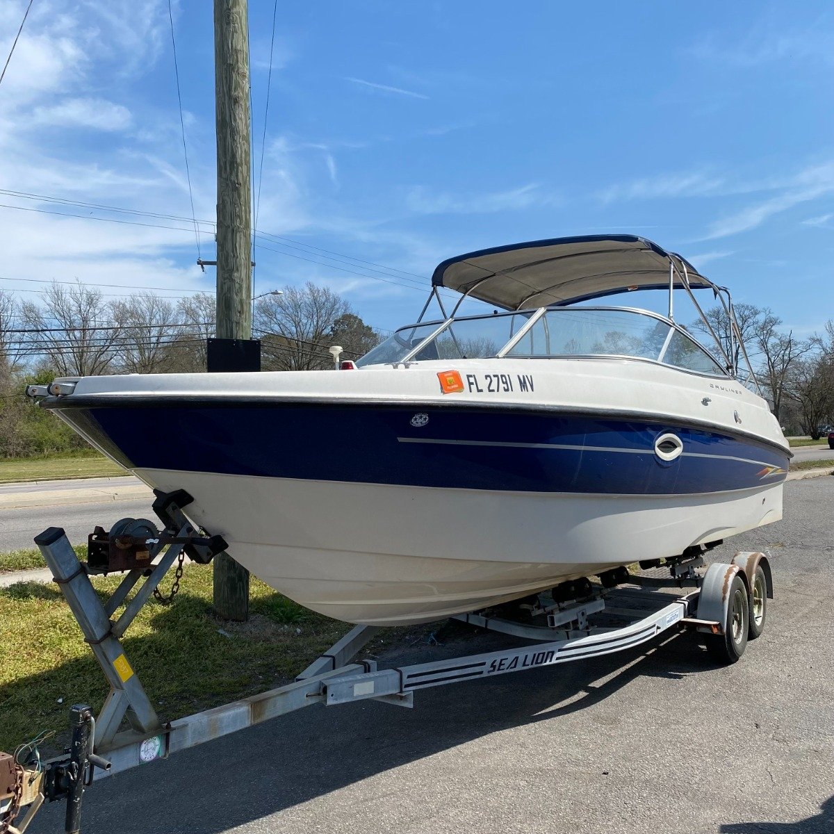 Bayliner 249SD – (Boat and Motor) thumbnail