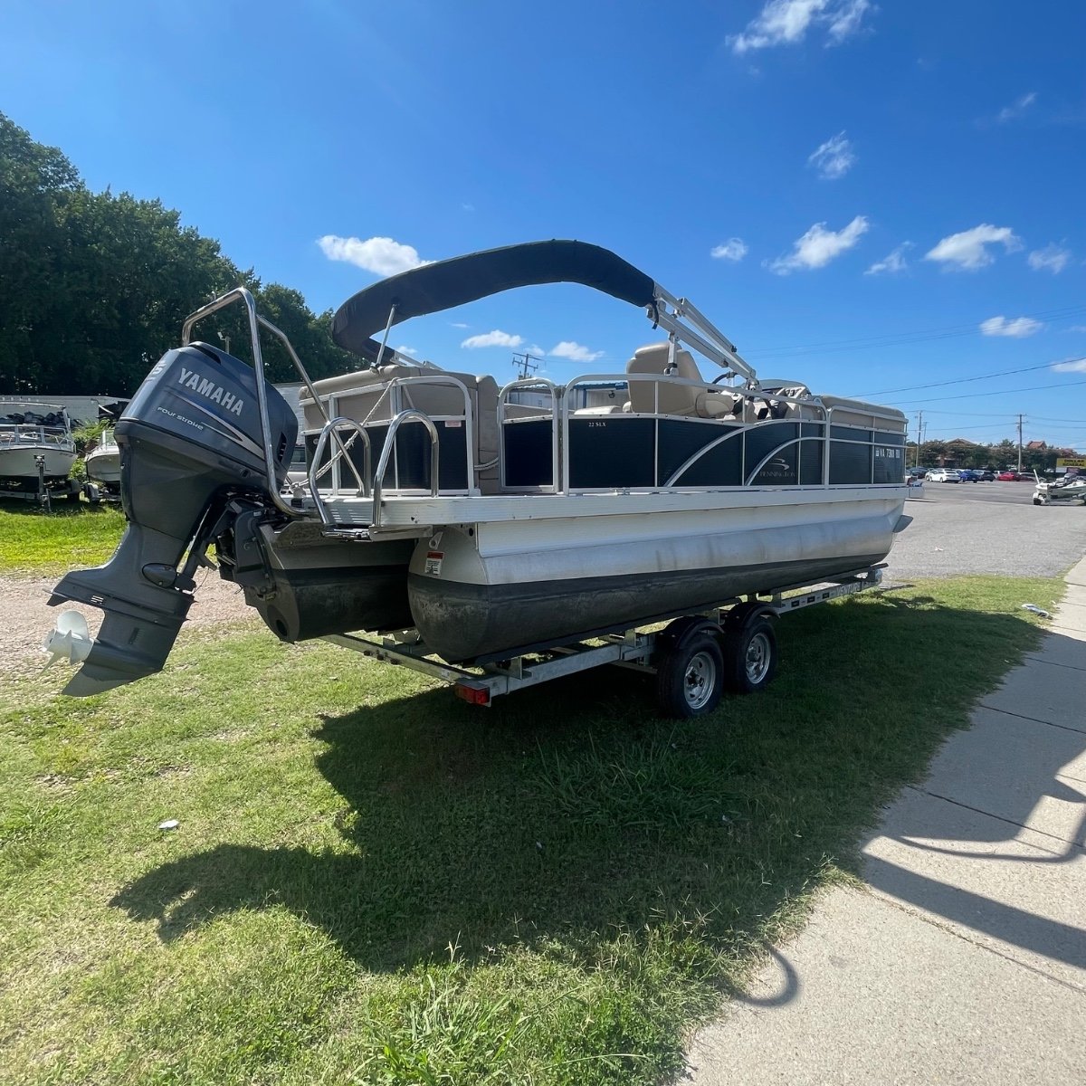 2013 Bennington 22SLX 22′ Tritoon thumbnail
