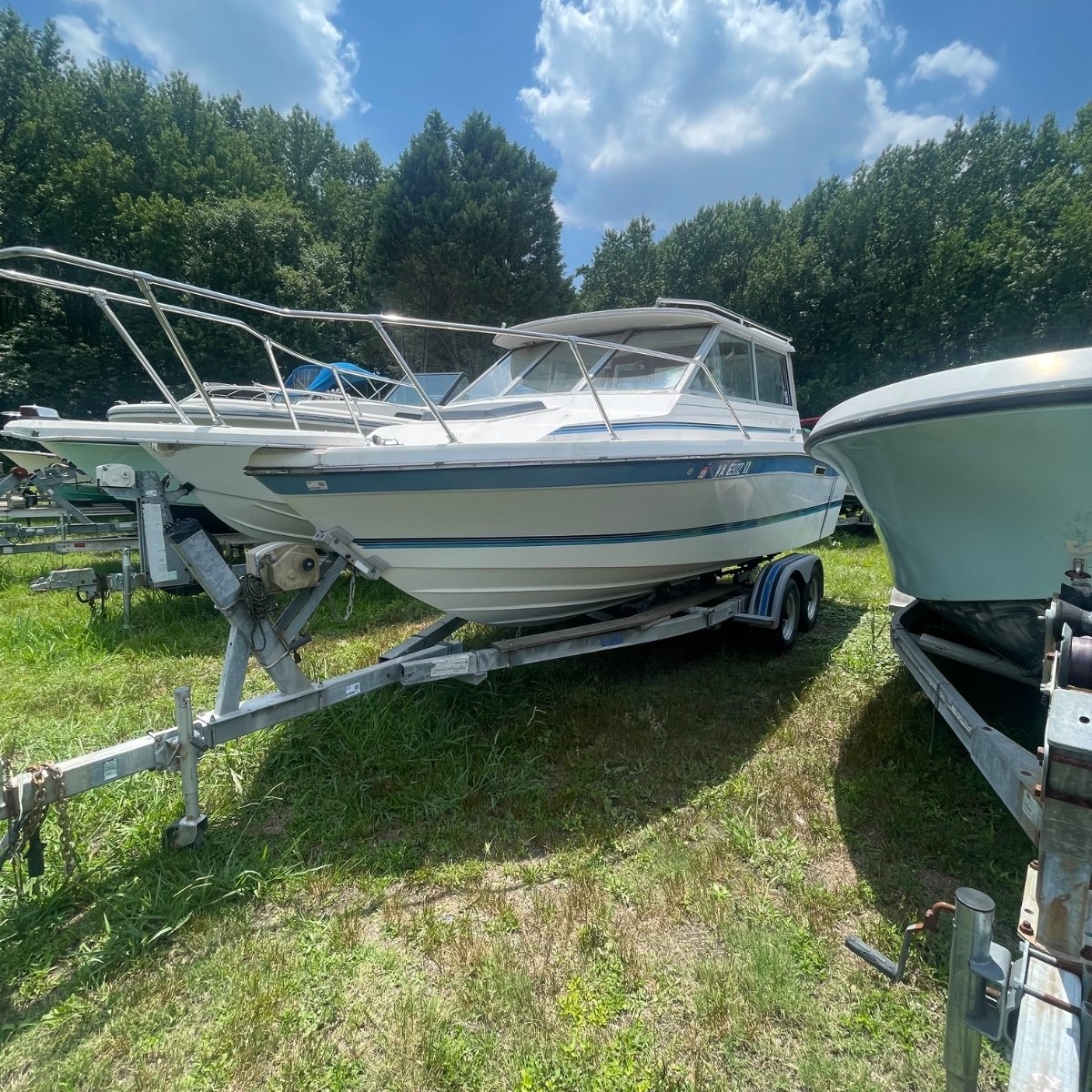 Bayliner 21ft Trophy + Pilot House. thumbnail
