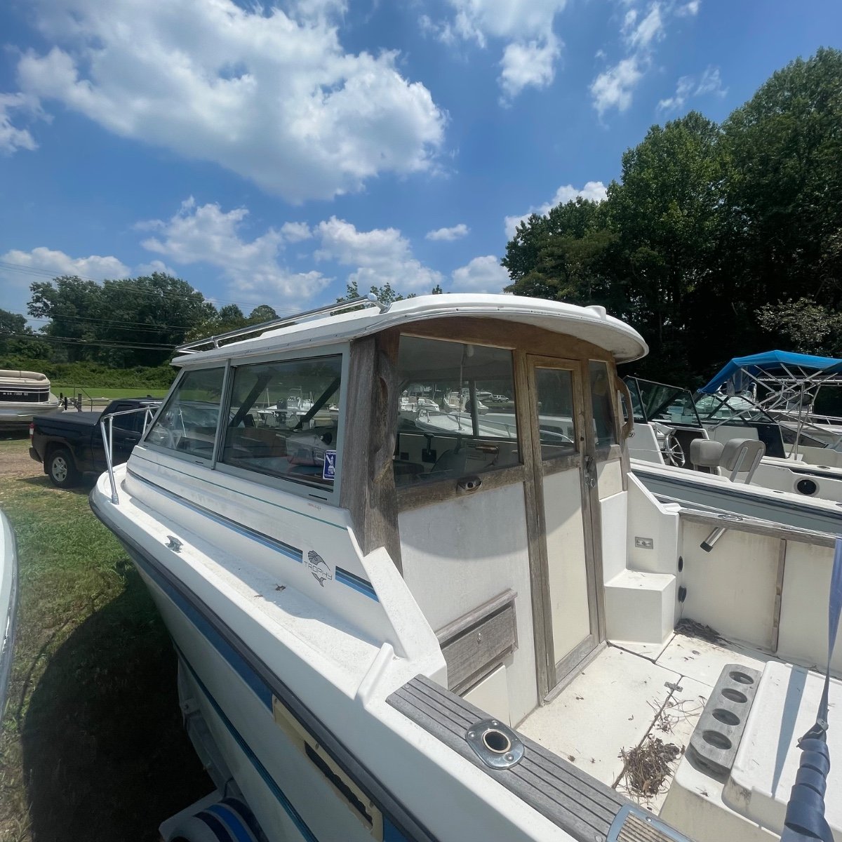 Bayliner 21ft Trophy + Pilot House. thumbnail