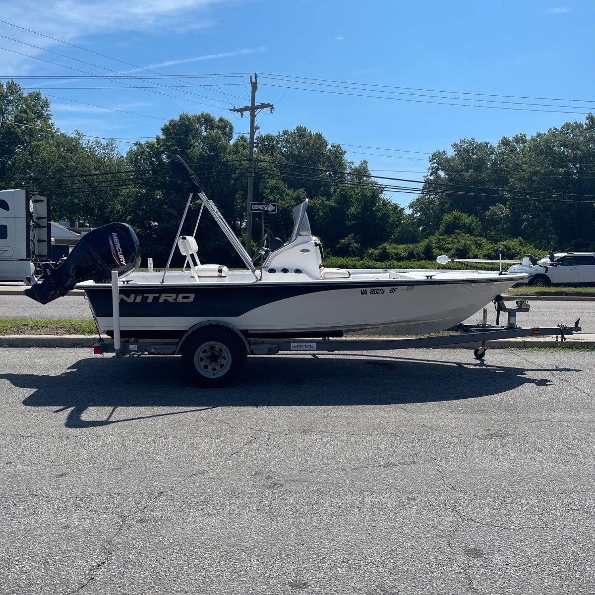 2005 Nitro 18ft Center Console thumbnail