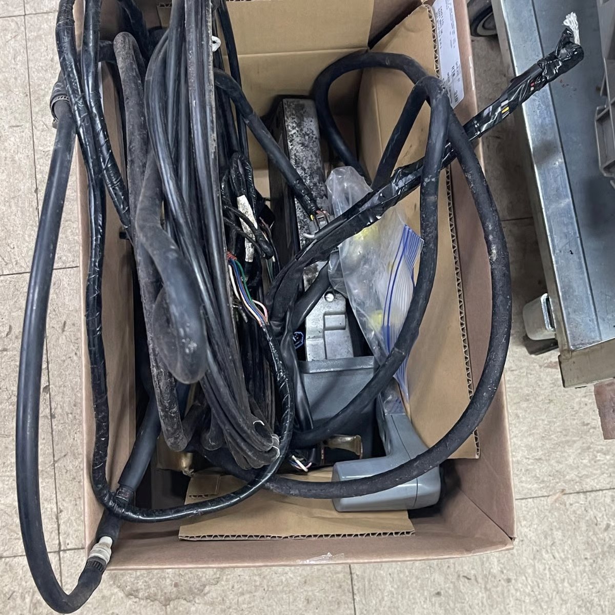 07 Suzuki 90hp 4-Stroke Outboard Motor thumbnail
