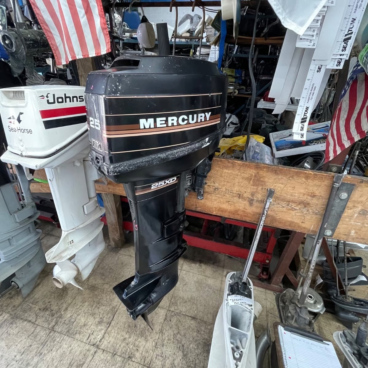 used boat motors 1985 Mercury 25 HP 2-Stroke boat motor thumbnail