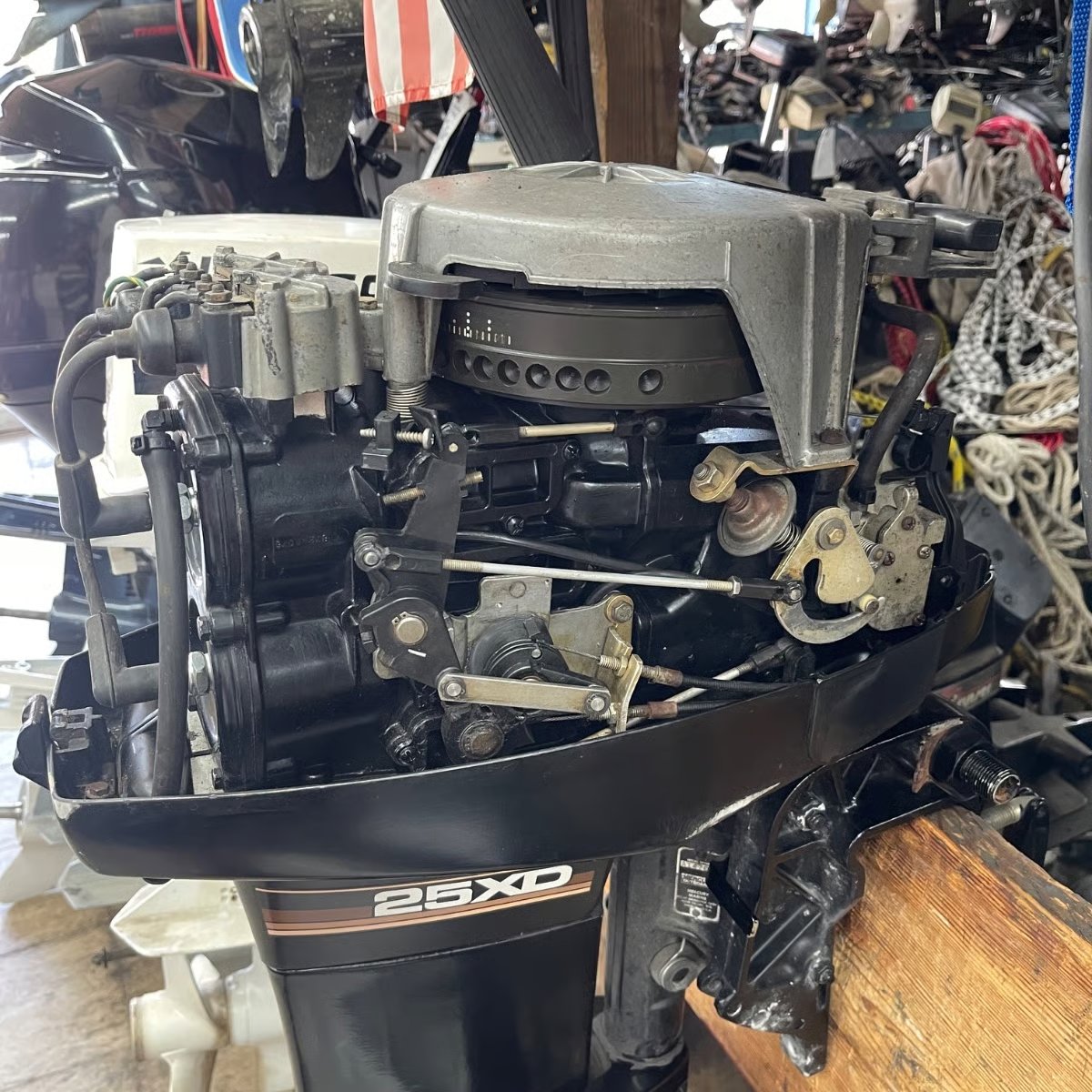 used boat motors 1985 Mercury 25 HP 2-Stroke boat motor thumbnail