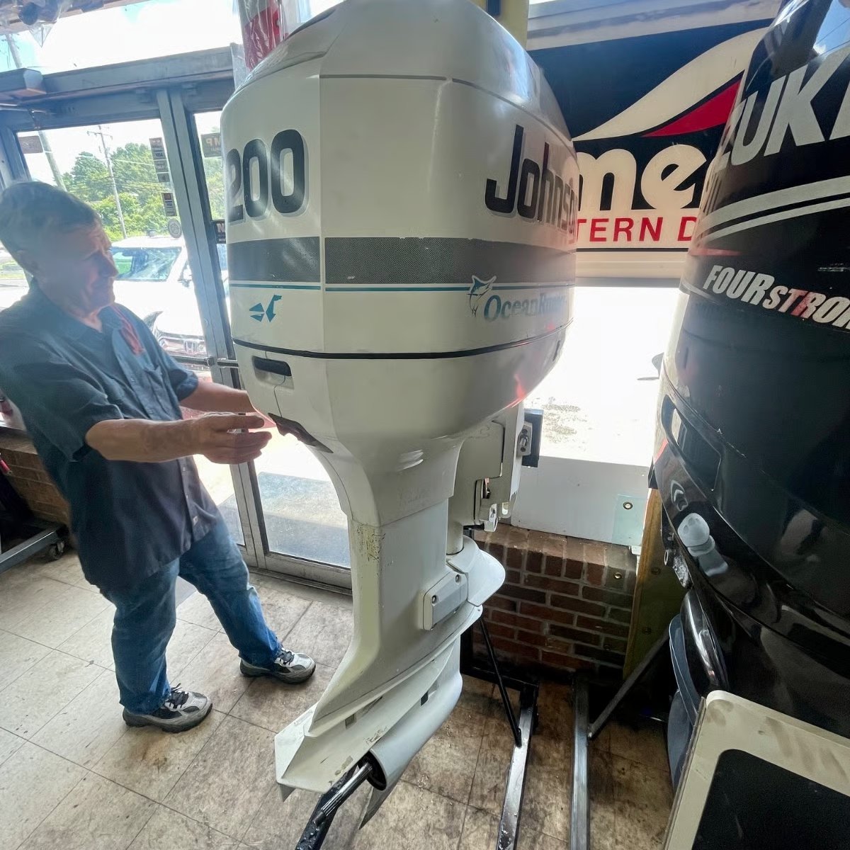 used Johnson outboard motors 1994 Johnson 200 HP 2-Stroke boat motor thumbnail