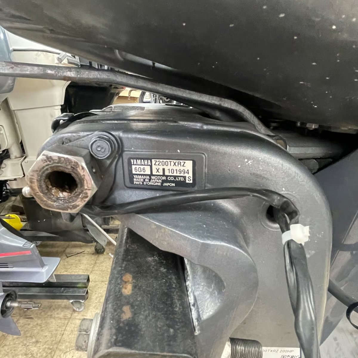 affordable outboard motors 2000 Yamaha 200 HP 2-Stroke boat motor thumbnail