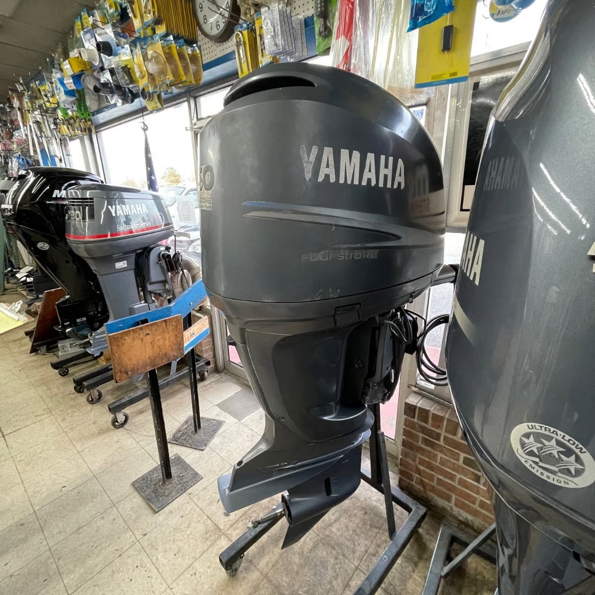 used outboard motors with warranty 2006 Yamaha 250 4-Stroke Outboard Motor thumbnail